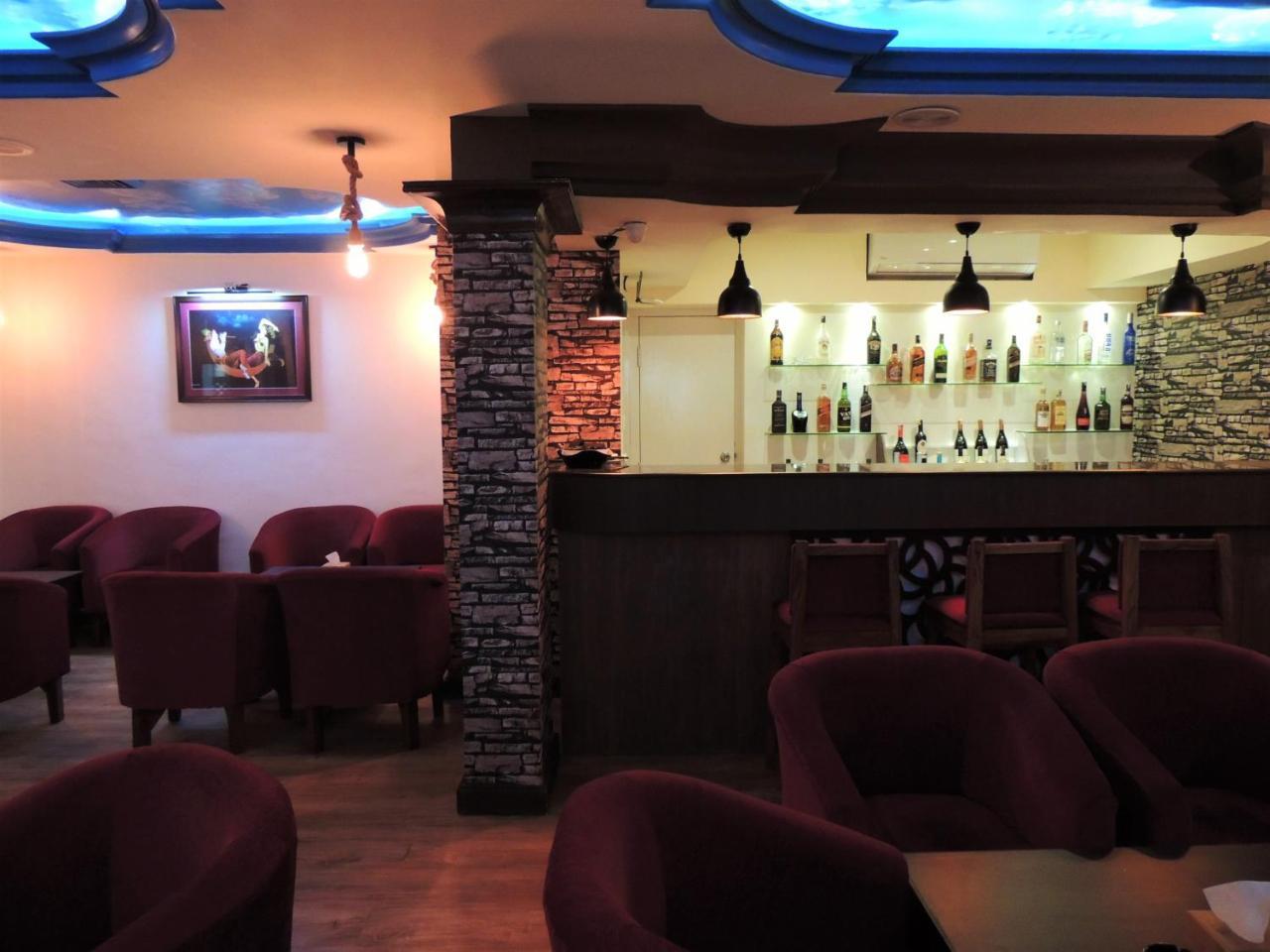 Hotel Nirvana Siddharthanagar Екстер'єр фото