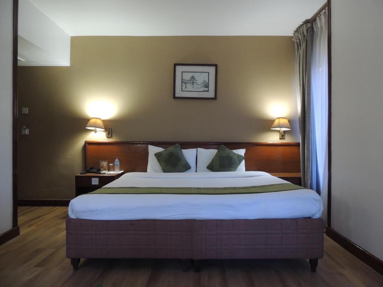 Hotel Nirvana Siddharthanagar Екстер'єр фото