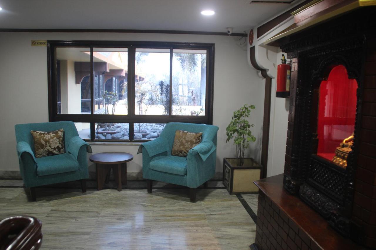 Hotel Nirvana Siddharthanagar Екстер'єр фото