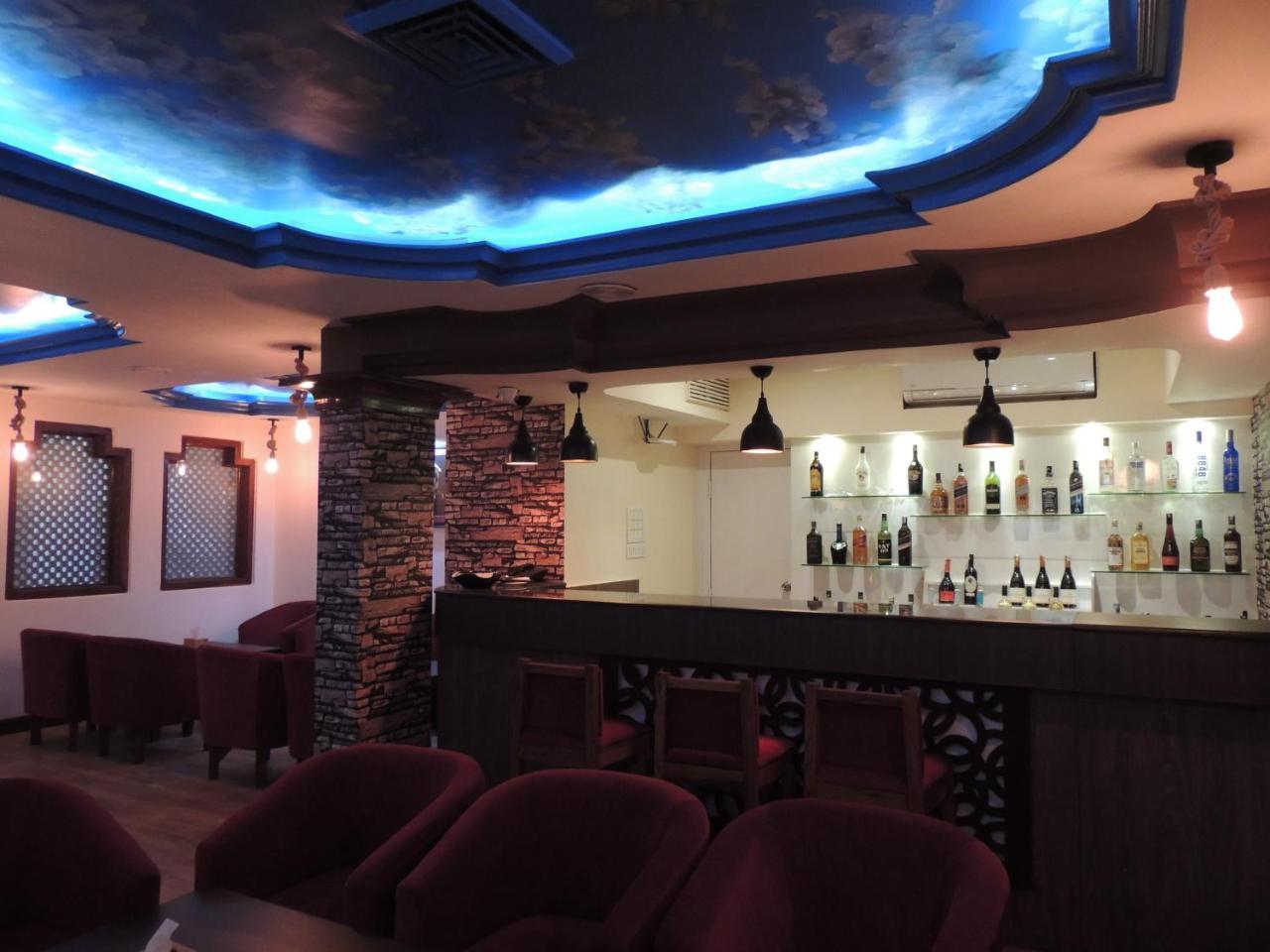Hotel Nirvana Siddharthanagar Екстер'єр фото