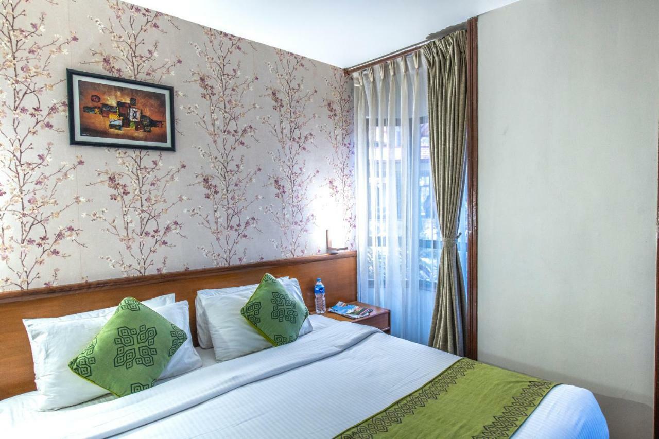 Hotel Nirvana Siddharthanagar Екстер'єр фото