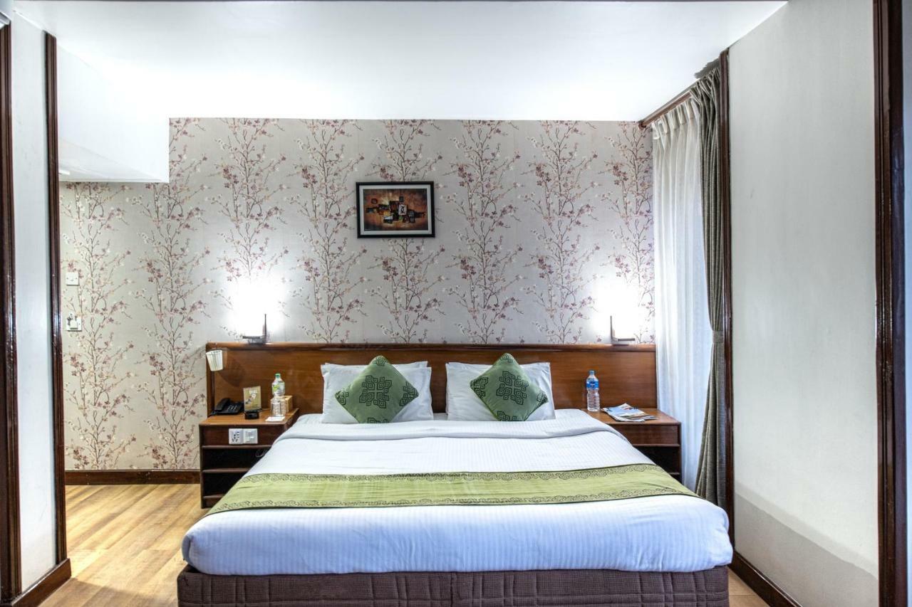 Hotel Nirvana Siddharthanagar Екстер'єр фото