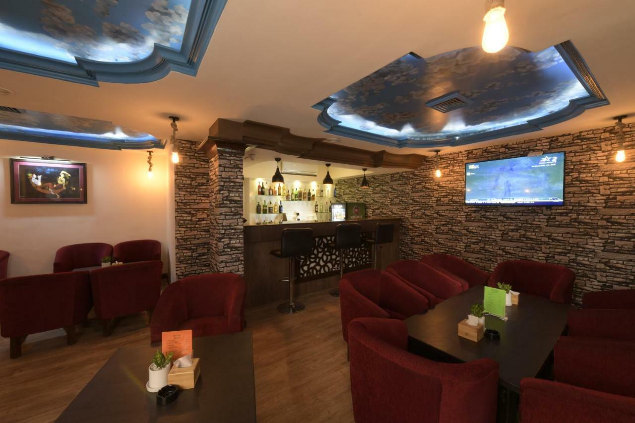Hotel Nirvana Siddharthanagar Екстер'єр фото
